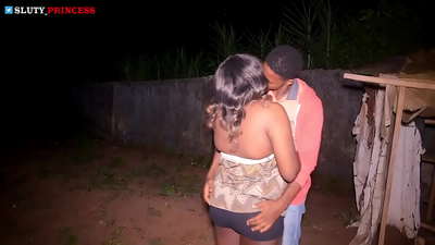 Txoj kev hlub thiab kev sib deev kub nrog ib tug hluas nkauj chubby ntawm lub club